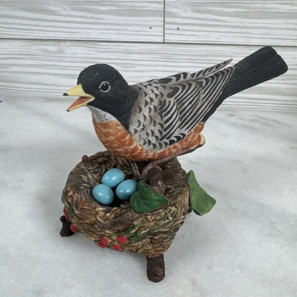 Robin Bird On Nest Eggs Ceramic Figurine Crystal Cathedral 